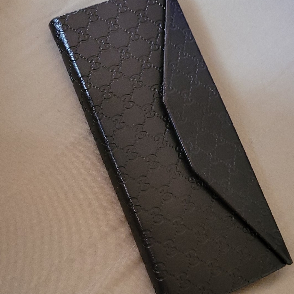Gucci case - Picture 3 of 4